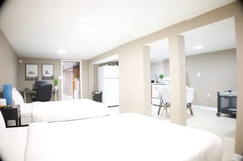 GoldenStudio 20Min NYC|GameTable+HeatedPool + PS5 Hotels in Bayonne