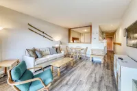 Ski getaway near the slopes with private balcony & mountain views Hotels in Warren