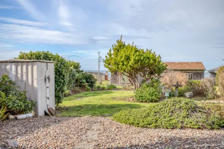 Ocean View and Family Fun - Inviting Coastal Haven Отели рядом с достопримечательностью «Яхайк Трейл»