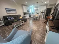 Charming 2-bedroom cottage in Laredo with high-speed WiFi, AC