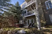 Private Hot Tub and Gourmet Kitchen - Stylish Mountain Retreat