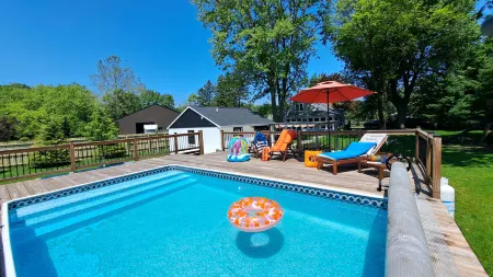 Hot Tub and Heated Pool Oasis - Inviting Retreat