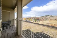 Breathtaking Mountain Vistas and Cozy Deck - Charming Retreat Hotels in Granby
