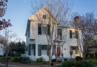 Charming Historic Home with Organic Gardens - Serene Retreat Hotels near Cherry Blossoms Day Spa