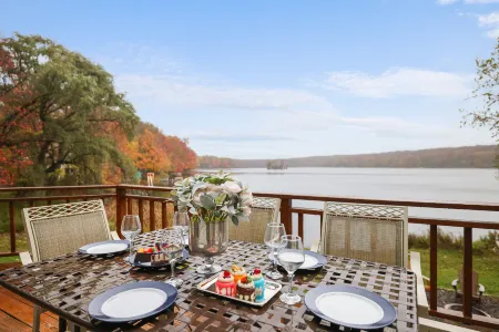 Lake Front,  Ski,Hot Tub, Fire Pit, FP, Boats