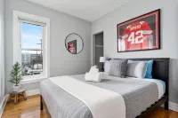 Central Location with Parking and WiFi - Stylish Cozy Retreat Hotel a 