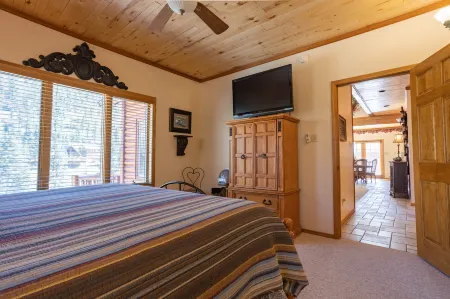 Stunning Views and Cozy Fireplace - Exquisite Log Cabin Retreat