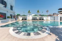 Bamboo Riverside Boutique Hotel - Pools