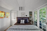 Enchanting Cottage Retreat in Redwood Paradise - Cozy and Serene Escape