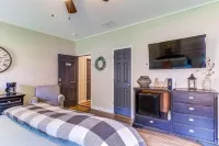 Suite in the Heart of Helen w/Free WiFi & a Short Walk to Sites & Hiking Trails Các khách sạn ở Helen