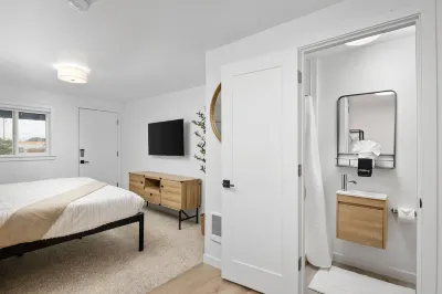 Beachfront Access and Kitchenette Convenience - Stylish Haven Hotels in Rockaway Beach