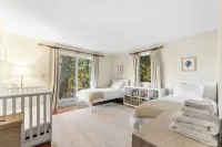 Lagoon Views and Outdoor Oasis - Stunning Family Retreat