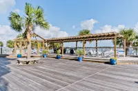 Swimming Pool and Scenic Marina Access - Spectacular Coastal Haven