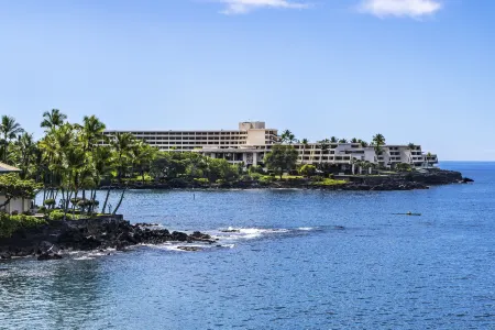 Ocean View and Golf Course Access - Stunning Hawaiian Retreat