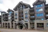 Stunning Mountain Views and Gourmet Kitchen - Stylish Retreat
