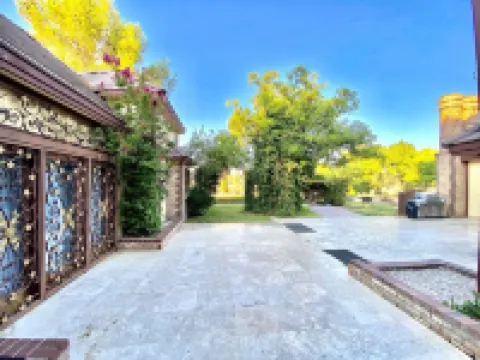 Private Massive Pool Home, Tennis Court, Basketball Court, and Game Room! โรงแรมใน