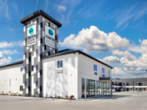 Clarion Pointe Hotels in Spring