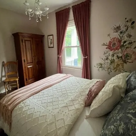 New - Cozy Hocking Hills Cottage w Hot Tub