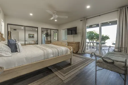 Tranquil Green Valley Getaway, Hike, Relax & Spot Rare Birds!