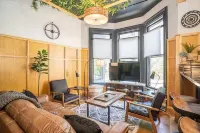 SUNNY- Nordic-Inspired Flat. Intimate & Beautiful
