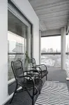 New 2Br Apt with Balcony, Sauna & Great Location - Homestays