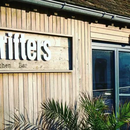 Luxury Penthouse ~ Super King Bed 5 Min to Beach