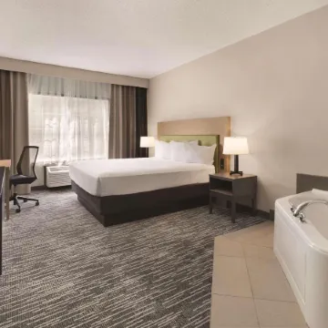 Country Inn & Suites by Radisson, Detroit Lakes, MN