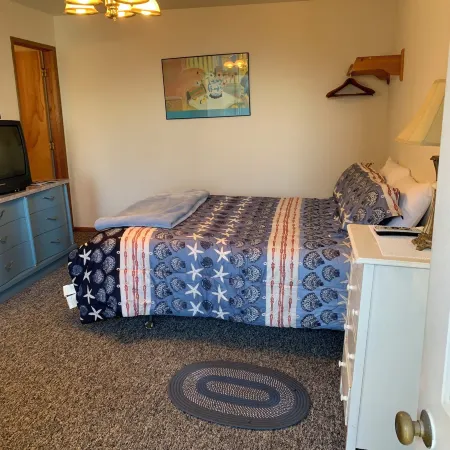 Curley's Resort & Dive Center