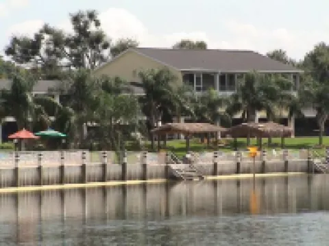 温特黑文羅伊湖海灘酒店