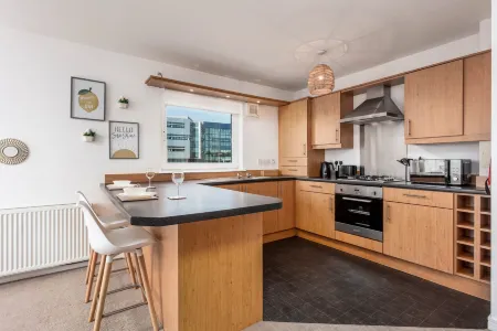 Walker Suite No52 - Donnini Apartments Отели в г. Килмарнок