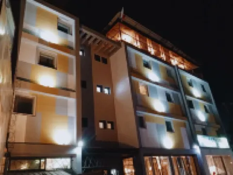 Fly Inn Madagascar Hotel - Navette Gratuite H24 - à 300m de l'Aéroport International โรงแรมในอานตานานารีโว