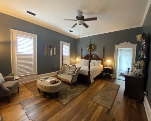 Belle Louise Historic Bed & Breakfast Hotels near Carson Park