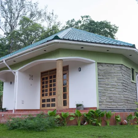 Tooro Fairway Hotel
