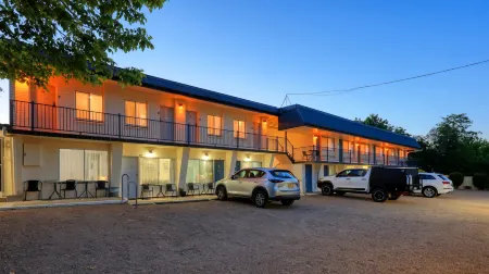 Tumut Farrington Motel Отели в г. Киллимикат