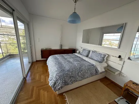 Luxurious 2-Bed Sea-Side Apartment in Saronida