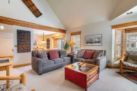 Smuggler B by AvantStay Excellent Condo Within Walking Distance of Lift 7