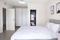 O&O Group- Beachside 3Br Huge Patio and Parking