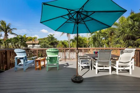 Canario  3 Bedroom Home by RedAwning