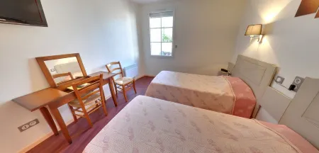 Logis Hotels - Hôtel et Restaurant de la Montagne Noire Отели в г. Ле-Марти