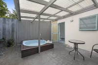 Fenton Court Motel - 2-Star