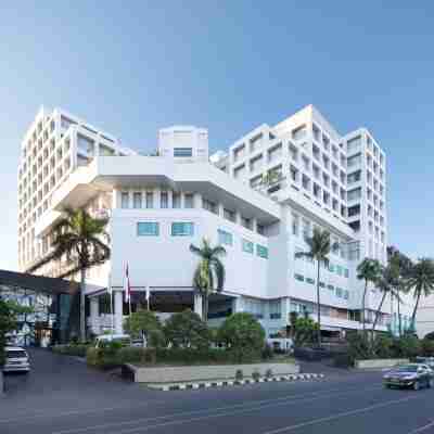 Aryaduta Manado Hotel Exterior