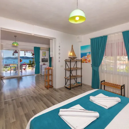 Derin Mavi Suit Butik Otel