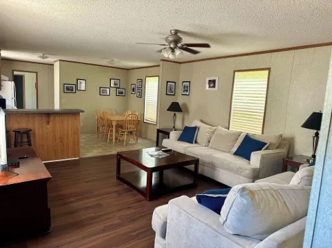 KINGFISH LODGE - PRIVATE MAINTAINED 3 BEDROOM 2 BATHROOM PRIVATE RENTAL