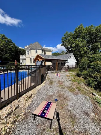 Family & Pet-Friendly, Peaceful Rural Escape. Hiking Nearby.