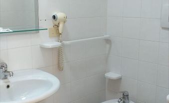 Room in BB - Spacious Double Room by the Sea