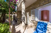 놀라운 바다 전망이 있는 아파트 트로기르 호텔