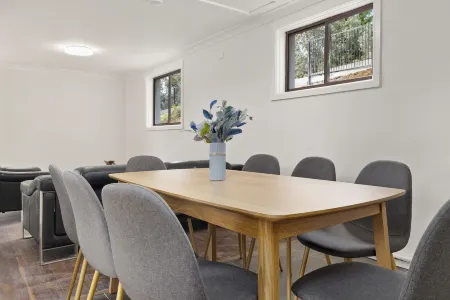 Alps Lakeview Lodge Отели в г. Цзиньдабин