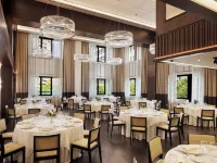 Claridge Madrid Hotels near Moratalaz