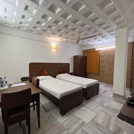 Hotel Saluja
