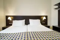 إكسي مالجا موسيوس  هوتل